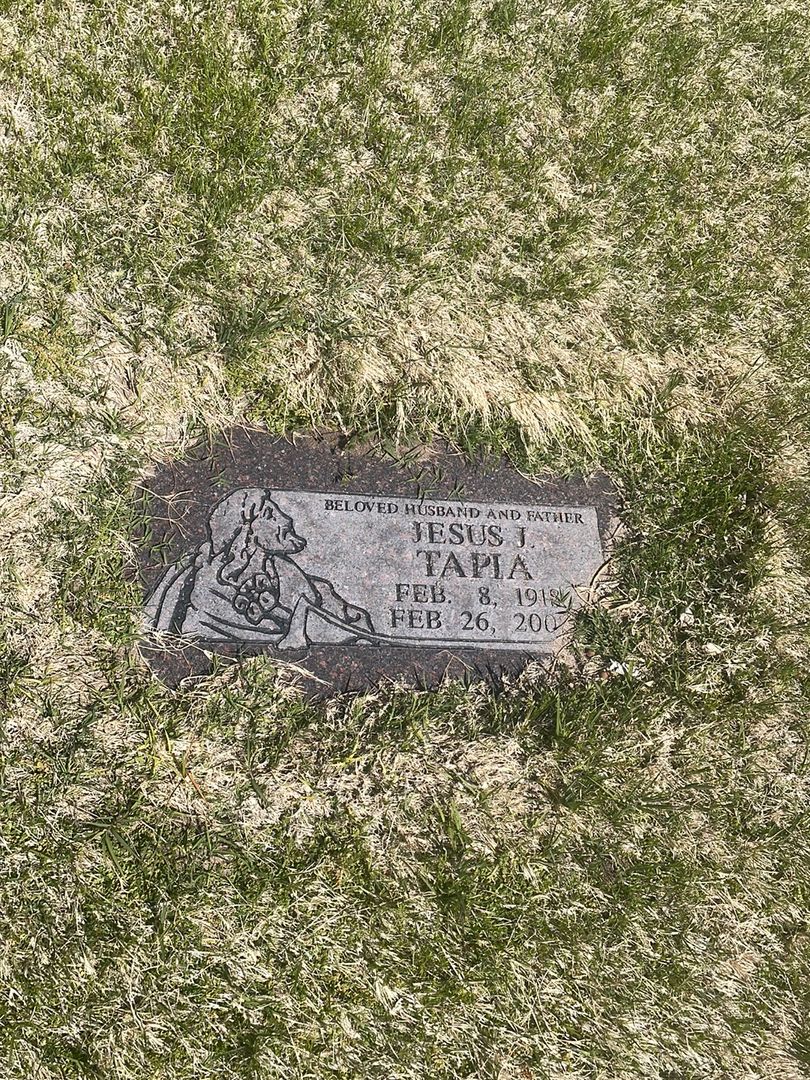 Jesus J. Tapia's grave. Photo 1
