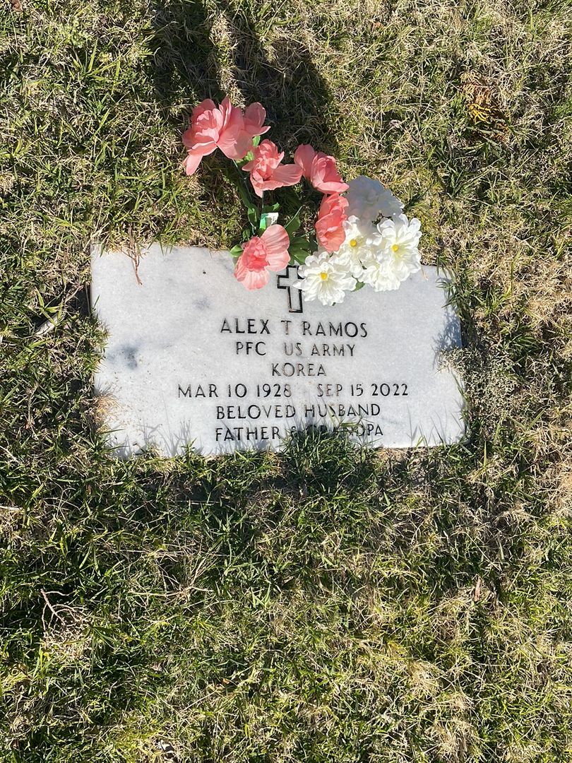 Alex T. Ramos's grave. Photo 1