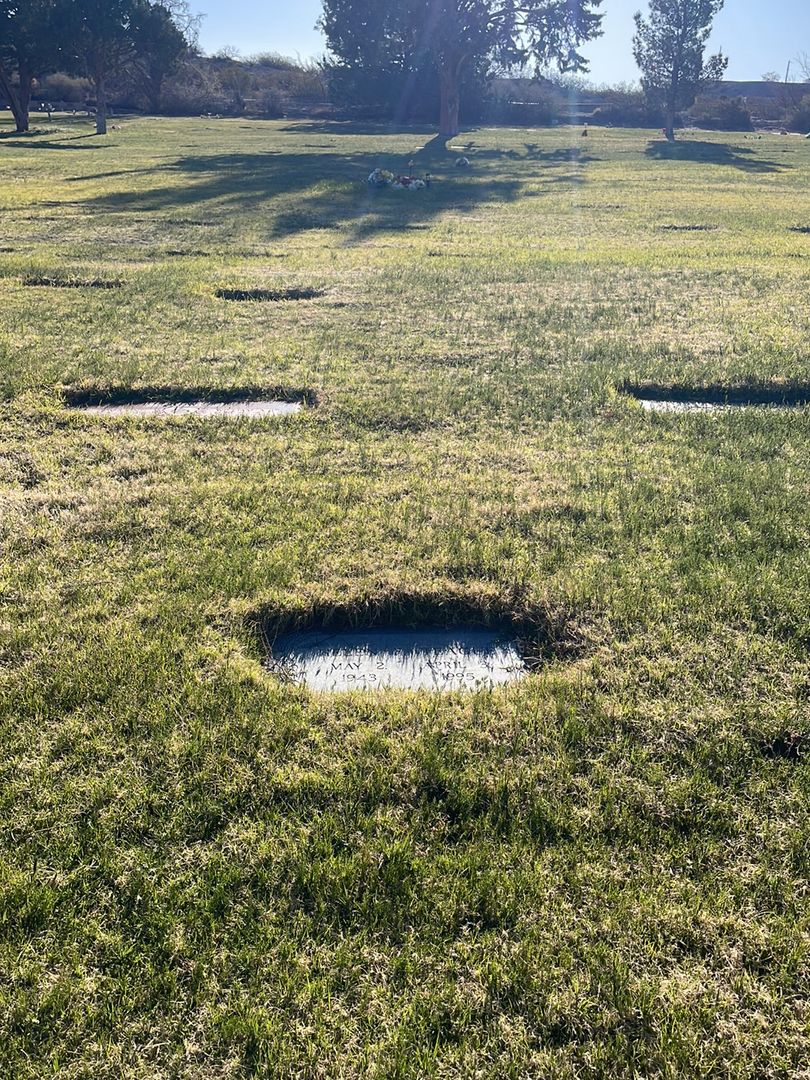 Helen F. Teague's grave. Photo 1