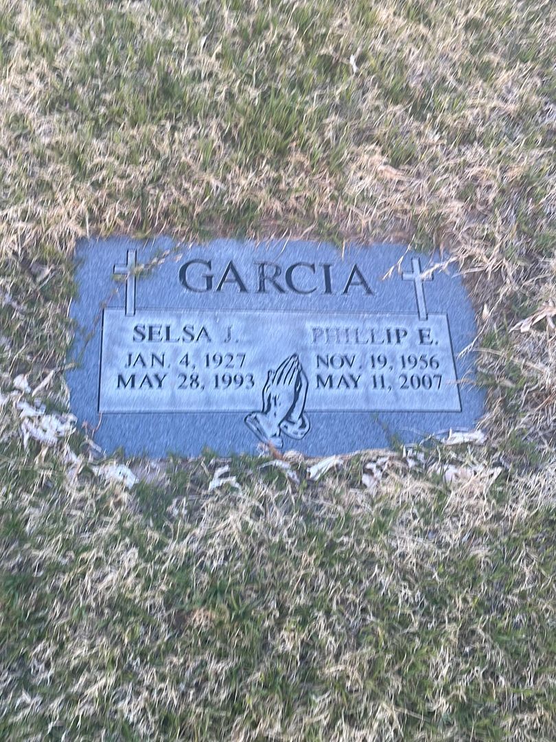 Selsa J. Garcia's grave. Photo 1