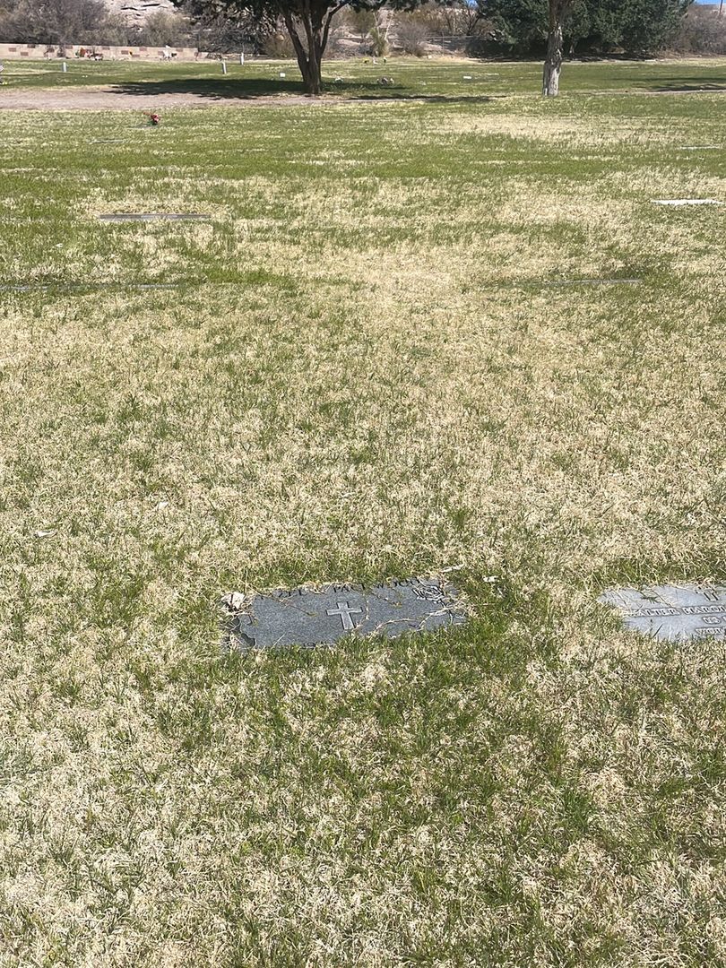 Hazel Packwood's grave. Photo 1