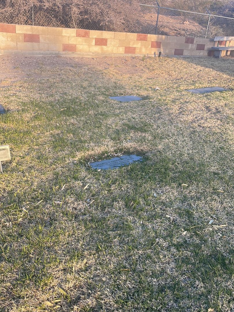 James T. Hadaway Junior's grave. Photo 1