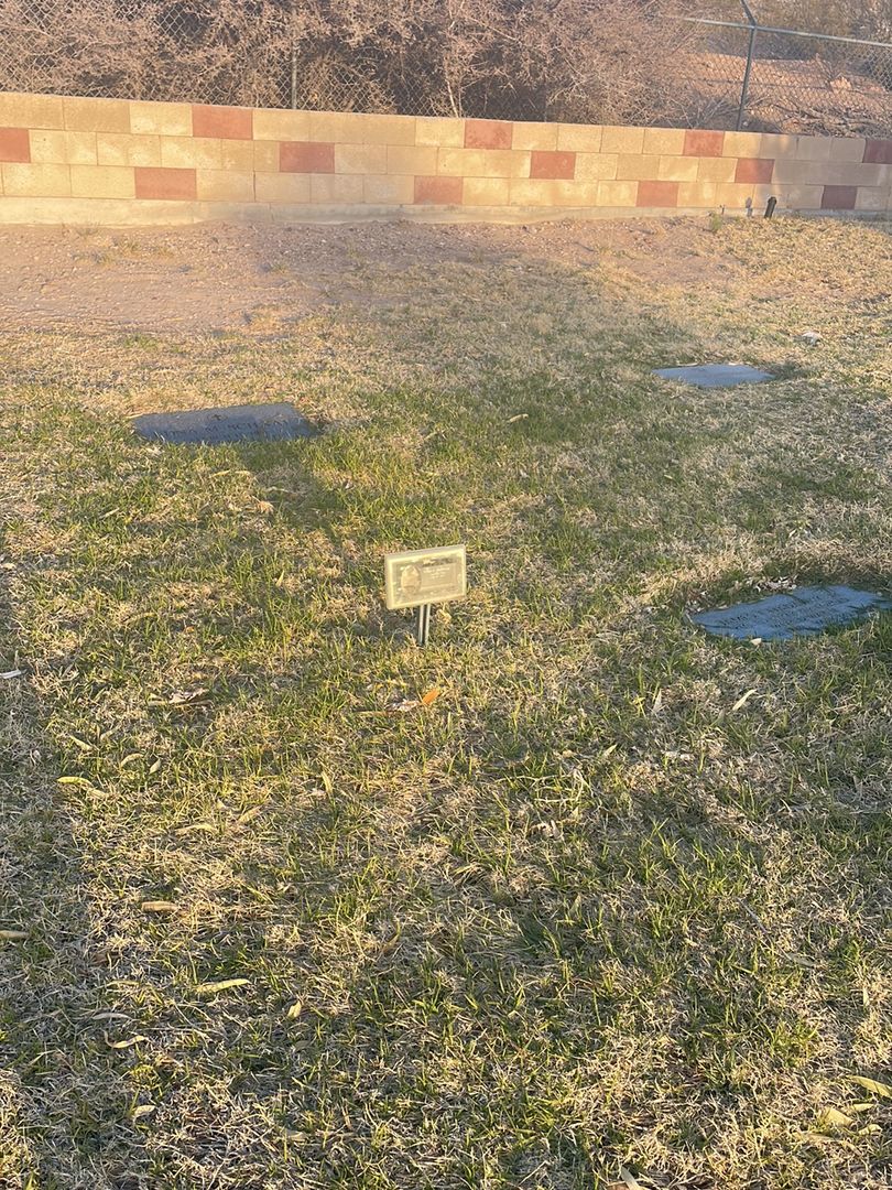 Ellen L. Hadaway's grave. Photo 1