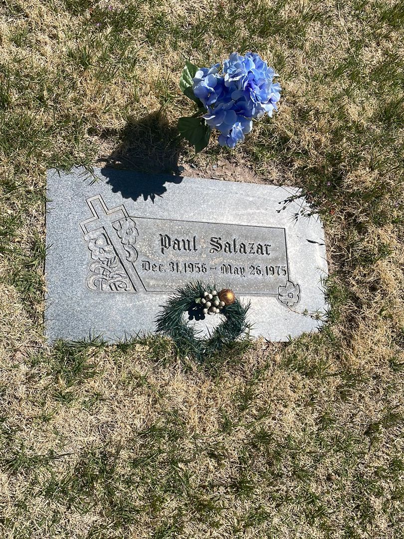 Paul Salazar's grave. Photo 1