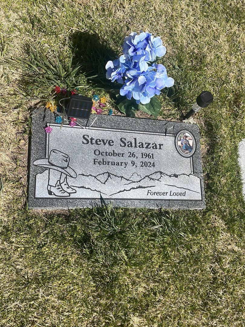 Steve "Monkey" Salazar's grave. Photo 1