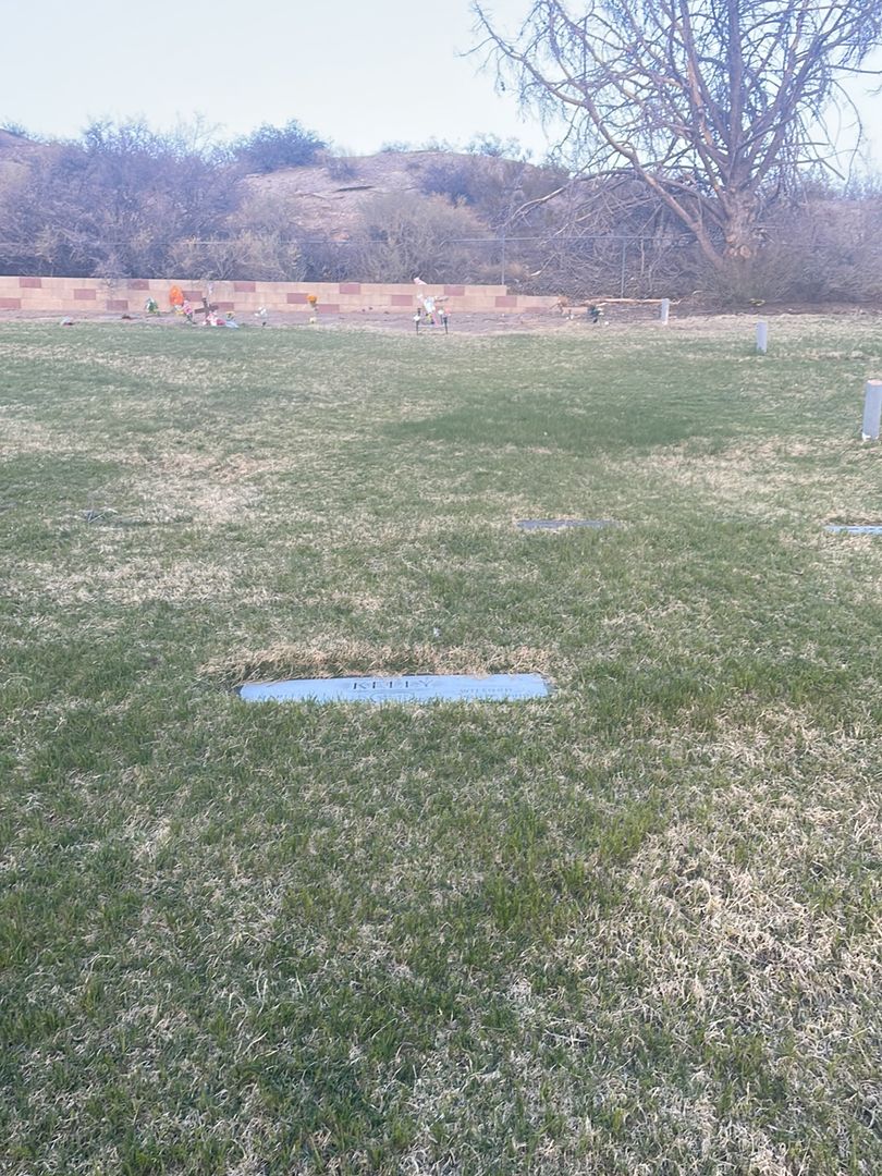 Marlene J. Kelly's grave. Photo 1