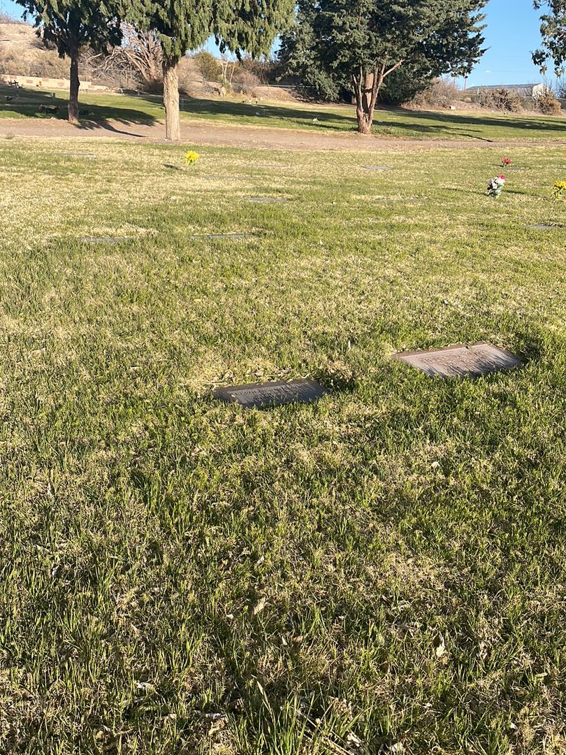 Carolyn Ruth Wahl's grave. Photo 1