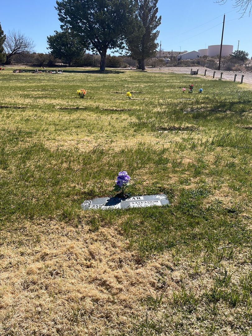 Benina G. Salazar's grave. Photo 1