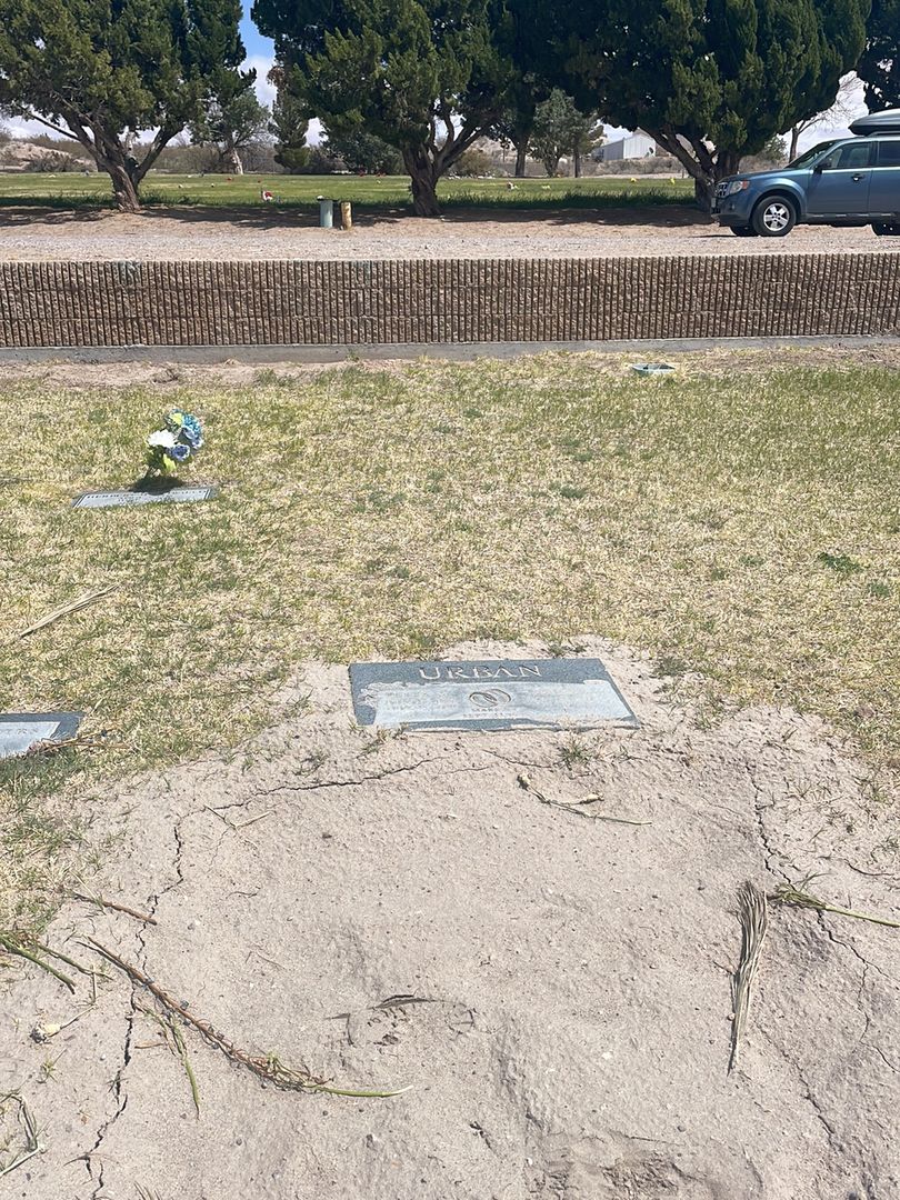 Peter M. Urban's grave. Photo 1