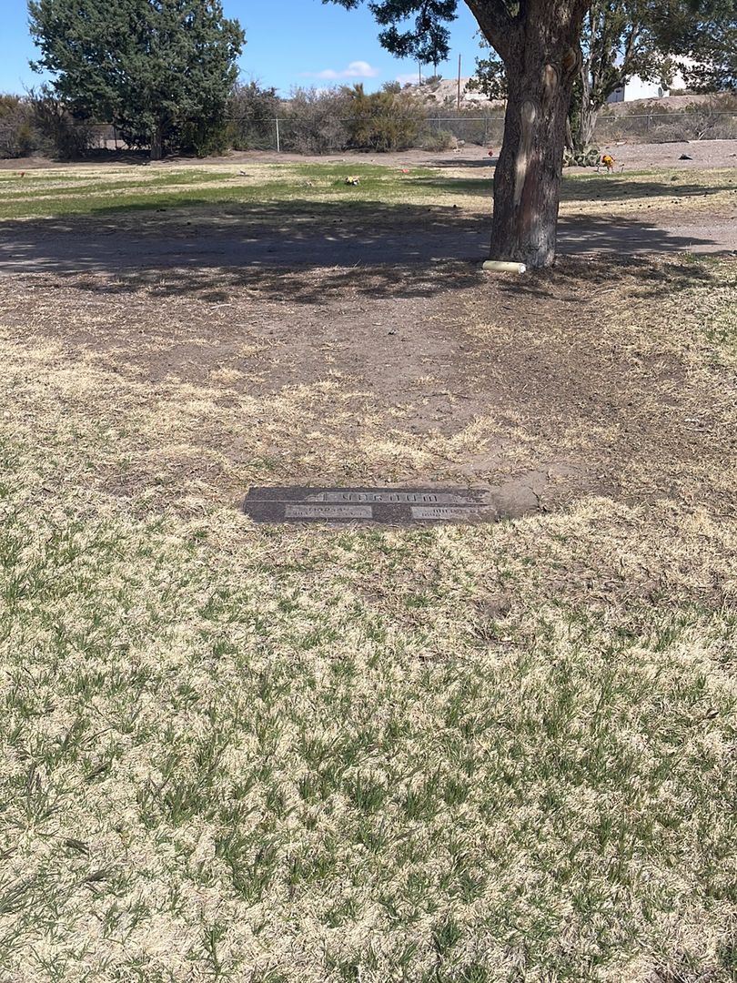 Mildred Varnum's grave. Photo 1