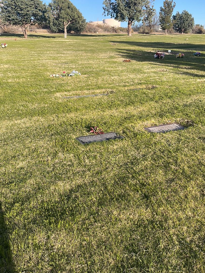 Darrel M. Reasner's grave. Photo 1