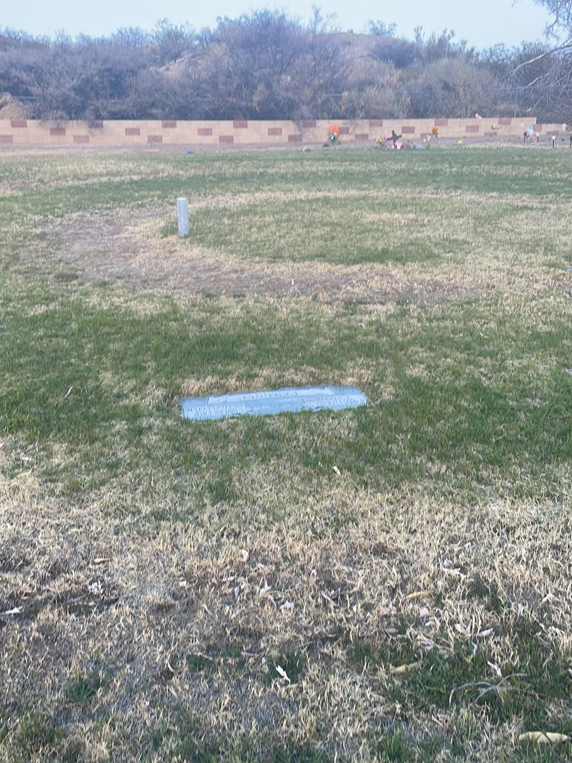 Marguerite L. Elliott's grave. Photo 1