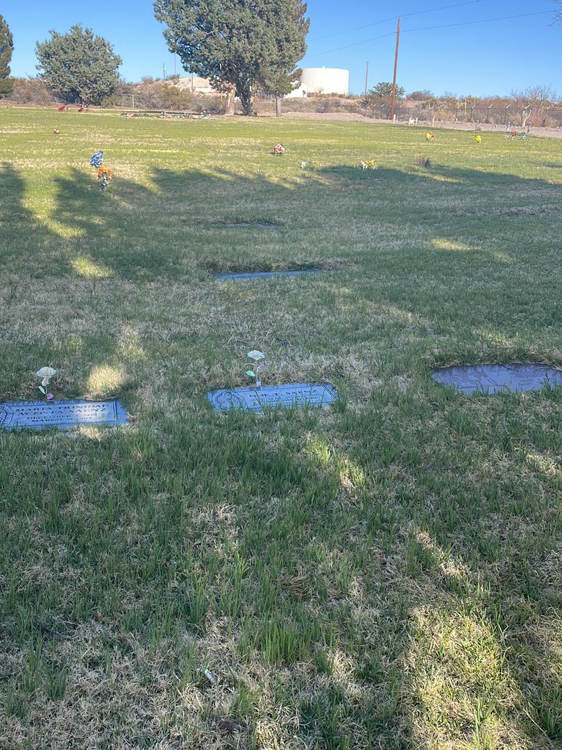 Noe T. Saenz's grave. Photo 1