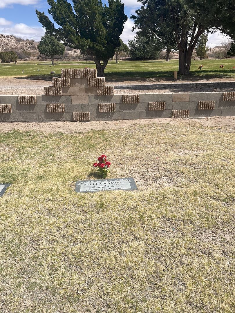 Stella Ramirez's grave. Photo 1