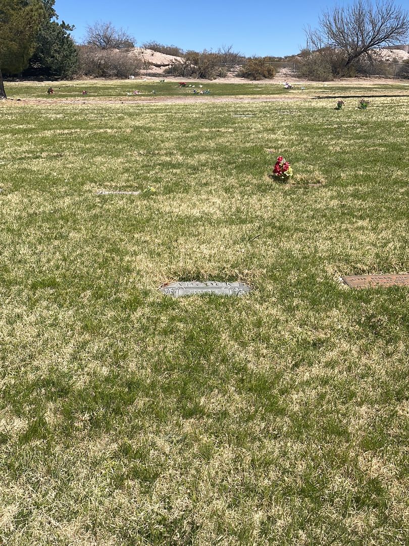 Flossie Adcock's grave. Photo 1