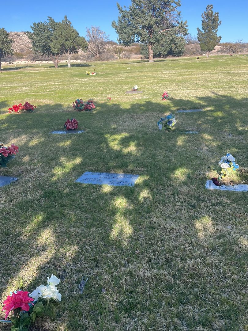 James H. Felts's grave. Photo 1