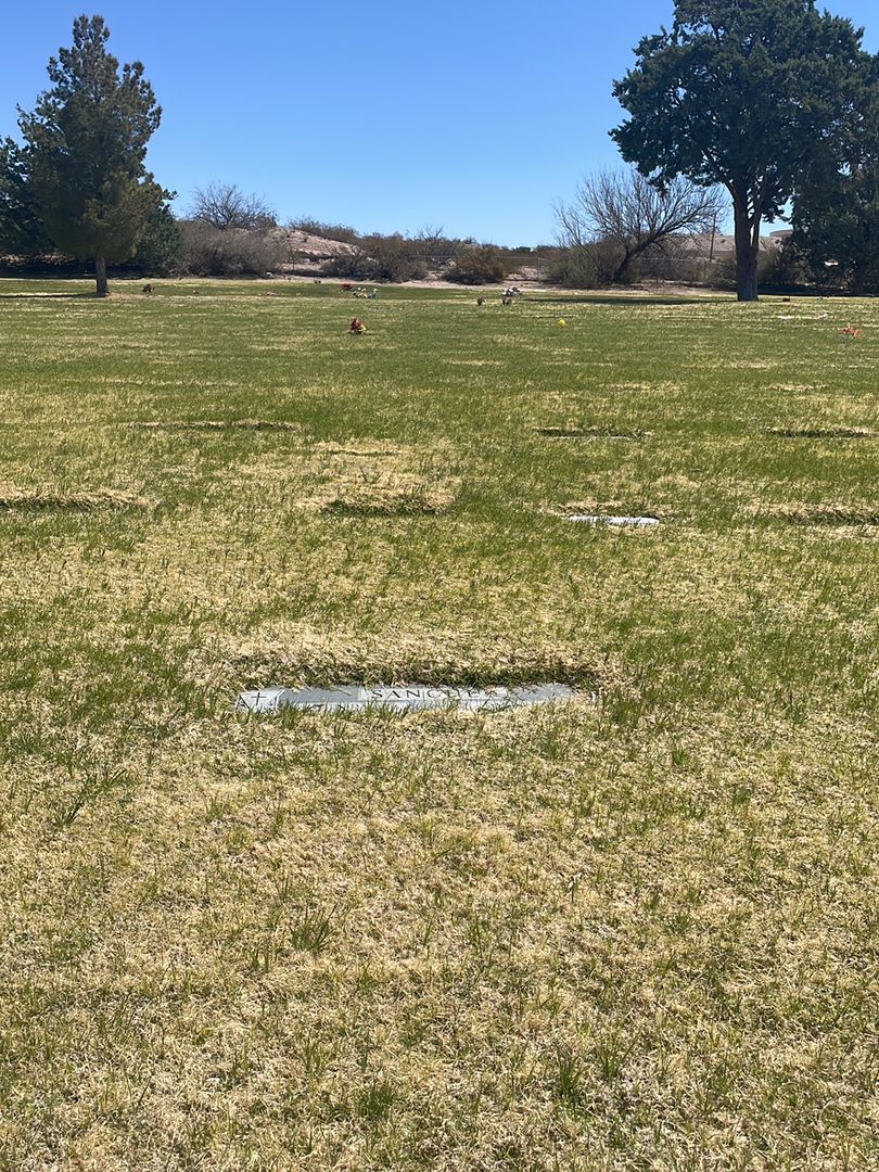 Crenida T. Sanchez's grave. Photo 1