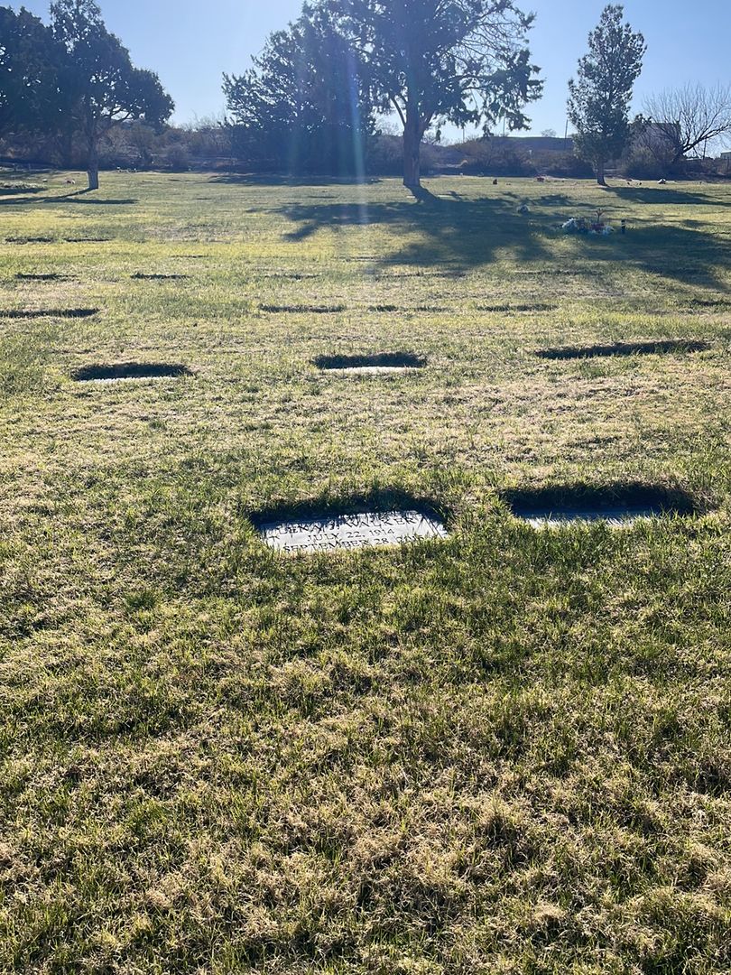 Lena J. Walker's grave. Photo 1