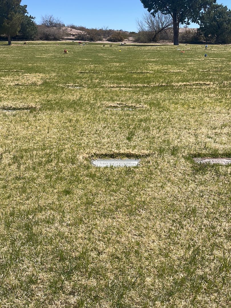 Jose M. Madrid's grave. Photo 1