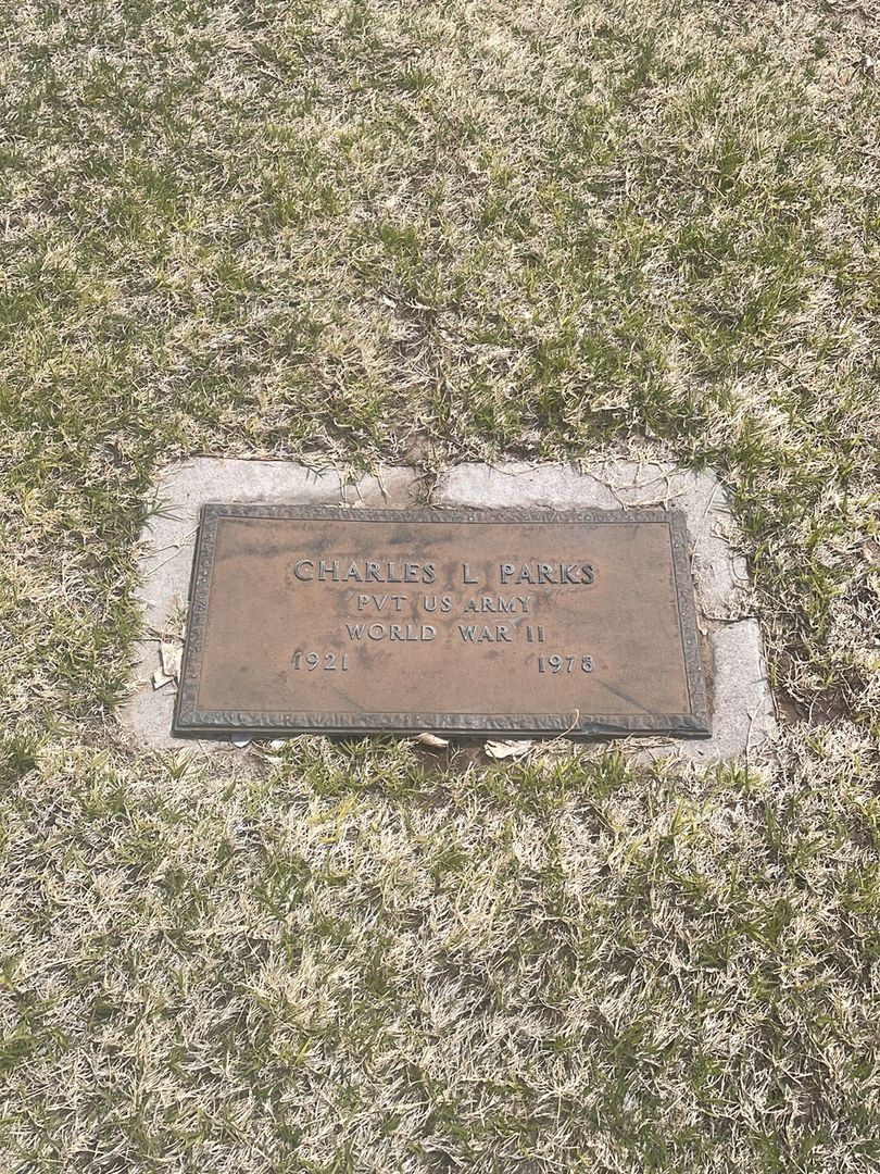 Charles L. Parks's grave. Photo 1