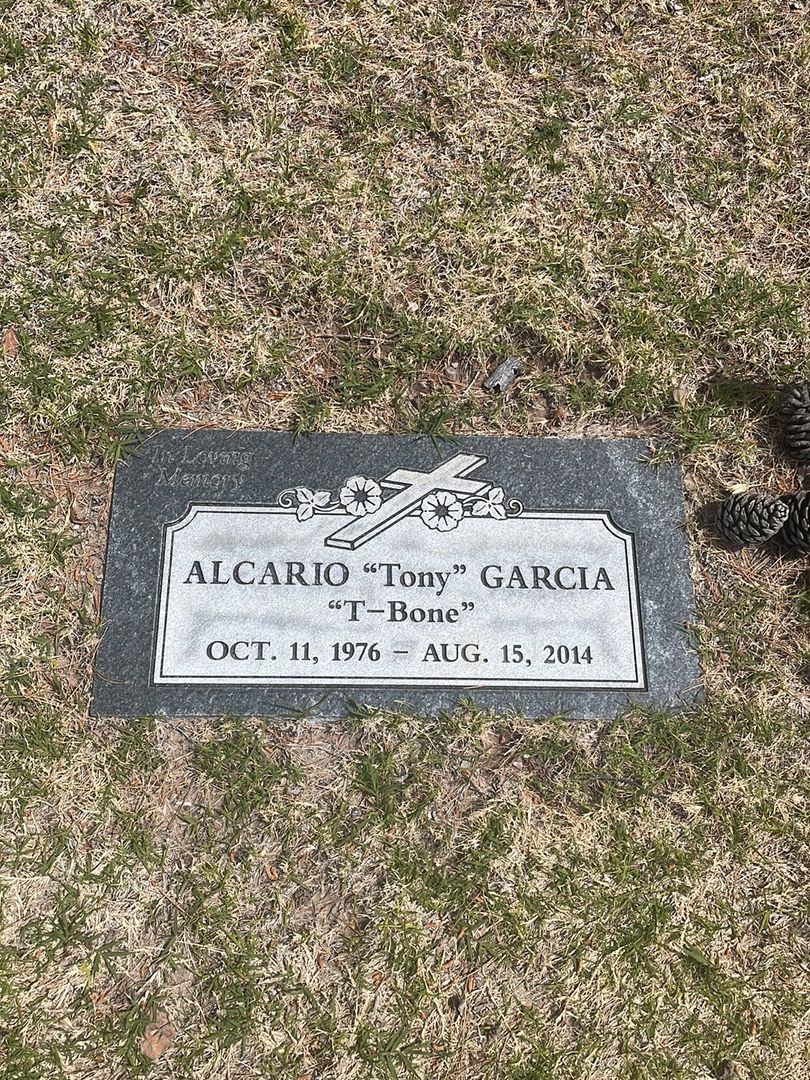 Alcario "Tony" Garcia's grave. Photo 1
