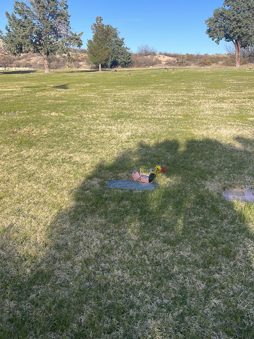 Gabina S. Valencia's grave. Photo 1