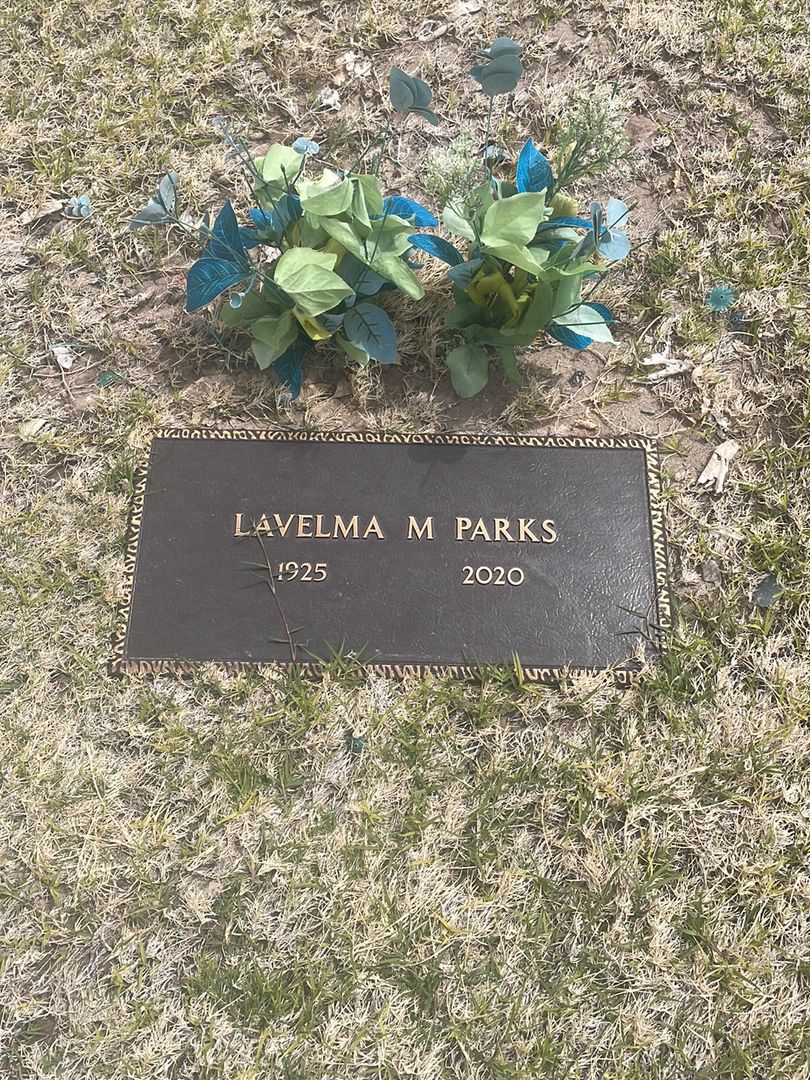 LaVelma M. Parks's grave. Photo 1
