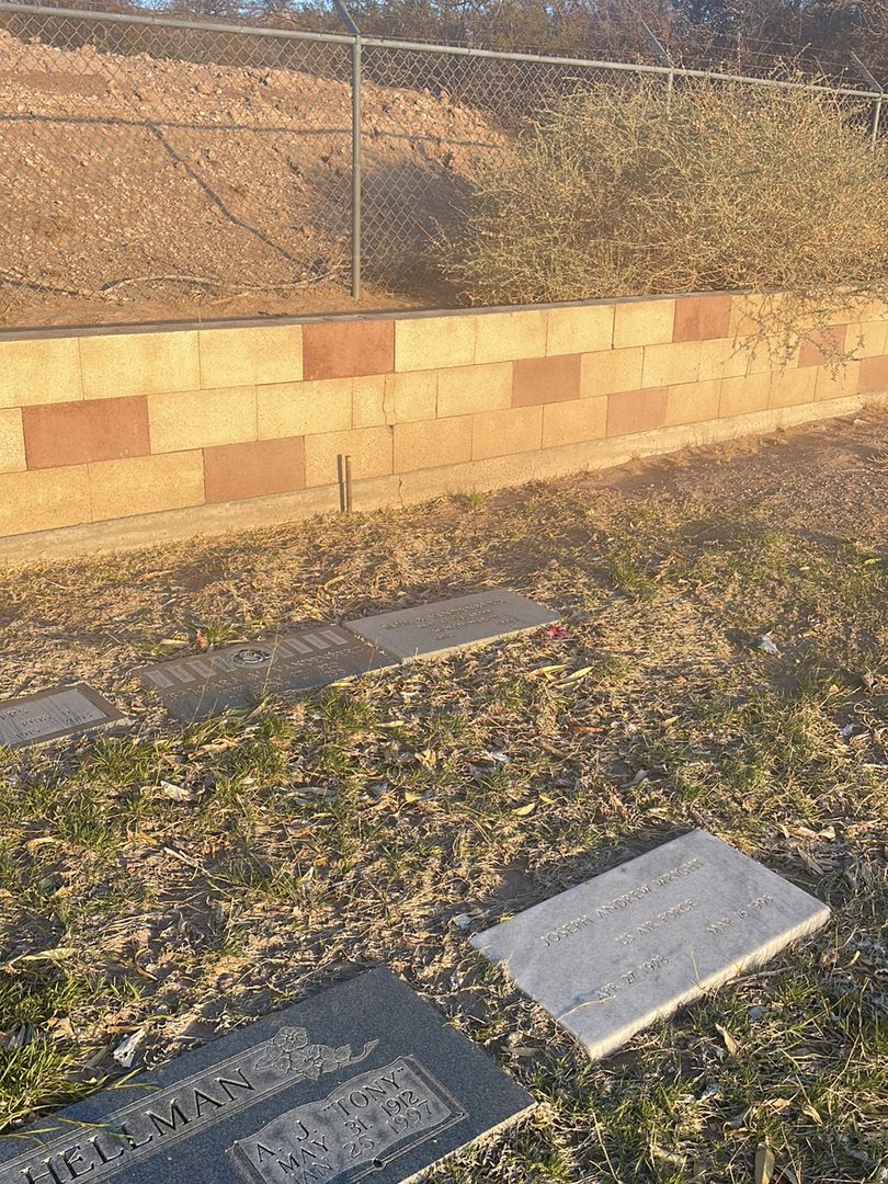 Paul B. Vandenberg's grave. Photo 1