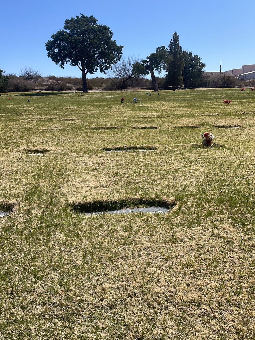 Helen L. Kennedy's grave. Photo 1