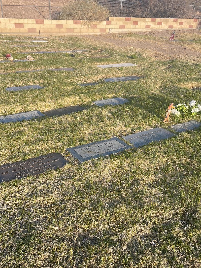 Lillie Mae Hall's grave. Photo 1