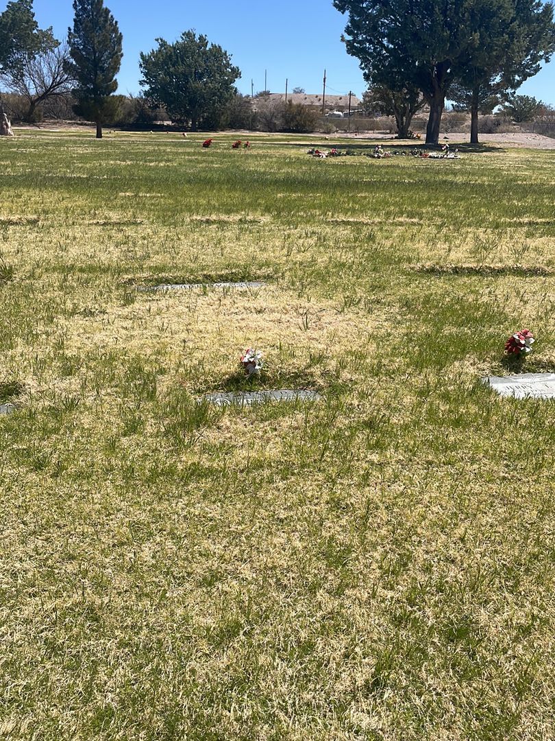Florence D. Hall's grave. Photo 1